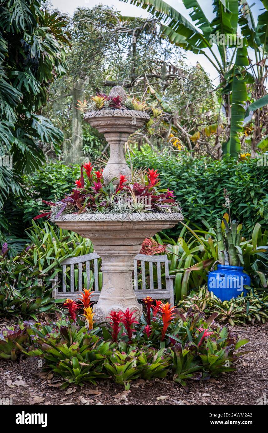 Pedestal Planter High Resolution Stock Photography and Images Alamy