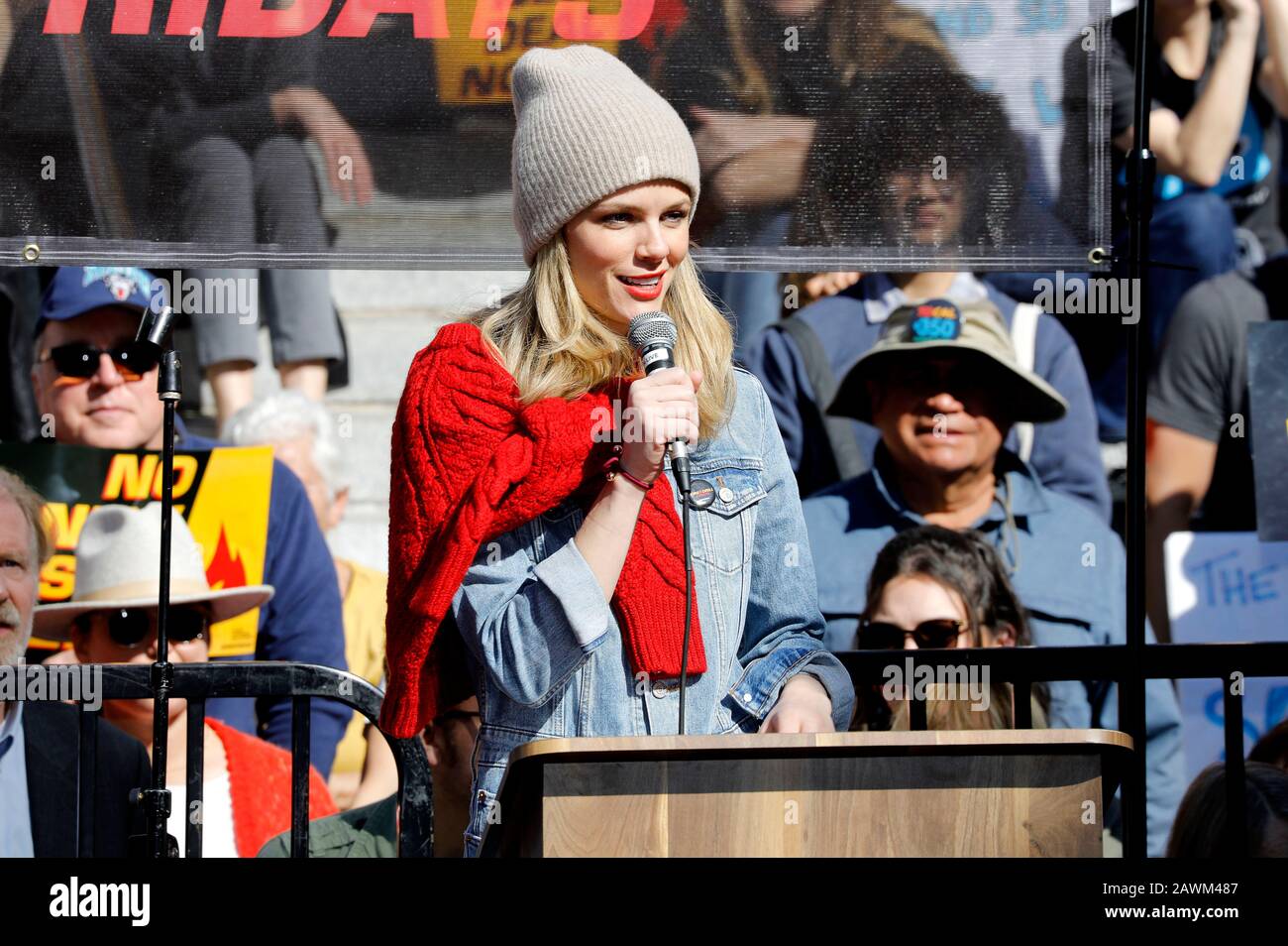 Brooklyn Decker at the Fire Drill Fridays rally versus the climate emergency outside City Hall. Los Angeles, February 7th, 2020 | usage worldwide Stock Photo