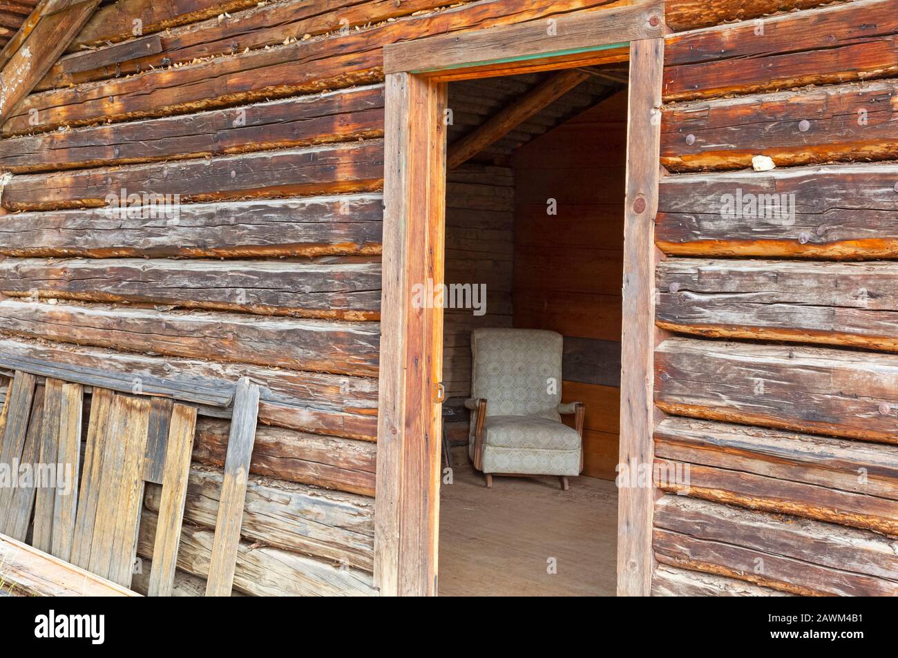 MT00495-00...MONTANA - An easy chair in the sturdy Adams House at the ghost town of Garnet. Stock Photo