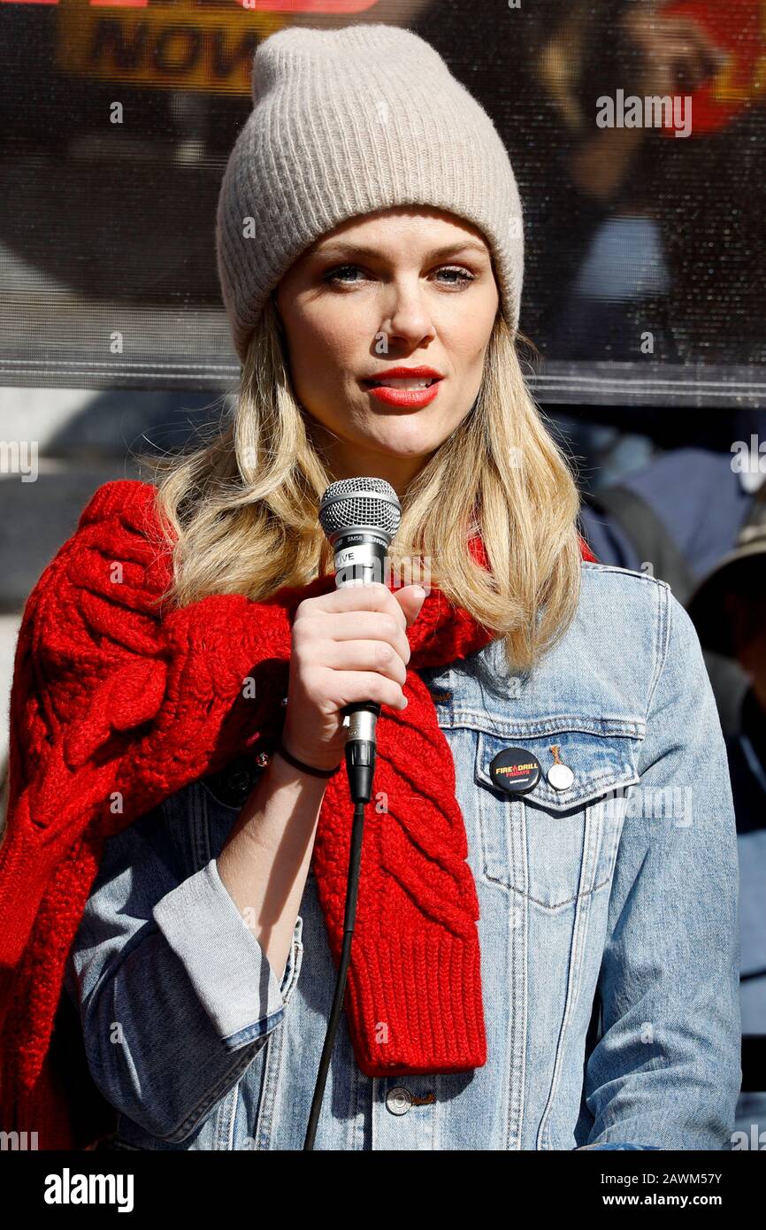 Brooklyn Decker at the Fire Drill Fridays rally versus the climate emergency outside City Hall. Los Angeles, February 7th, 2020 | usage worldwide Stock Photo