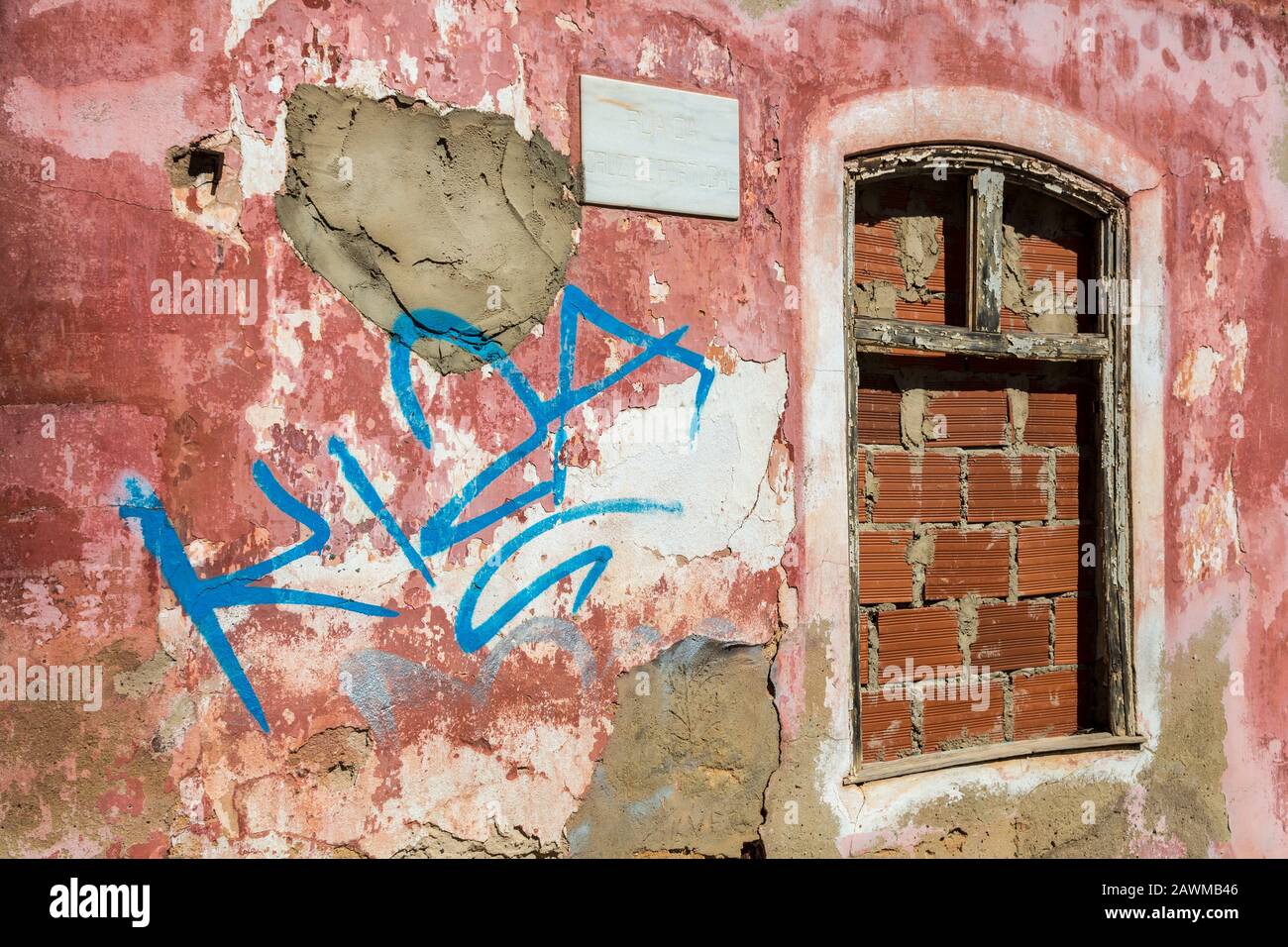 Graffiti on boarded up house, Silves, Algarce, Portugal Stock Photo
