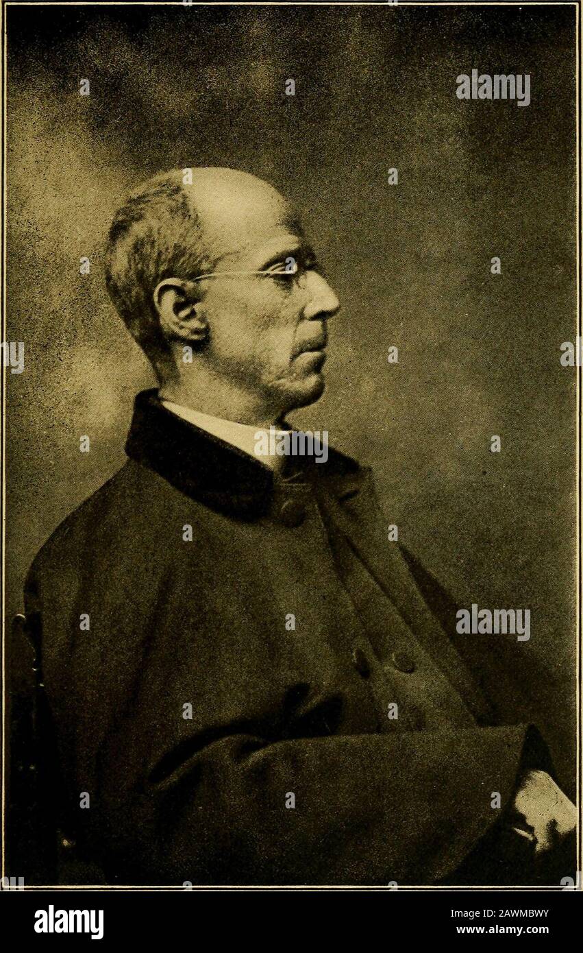 Two heads shorter hires stock photography and images Alamy