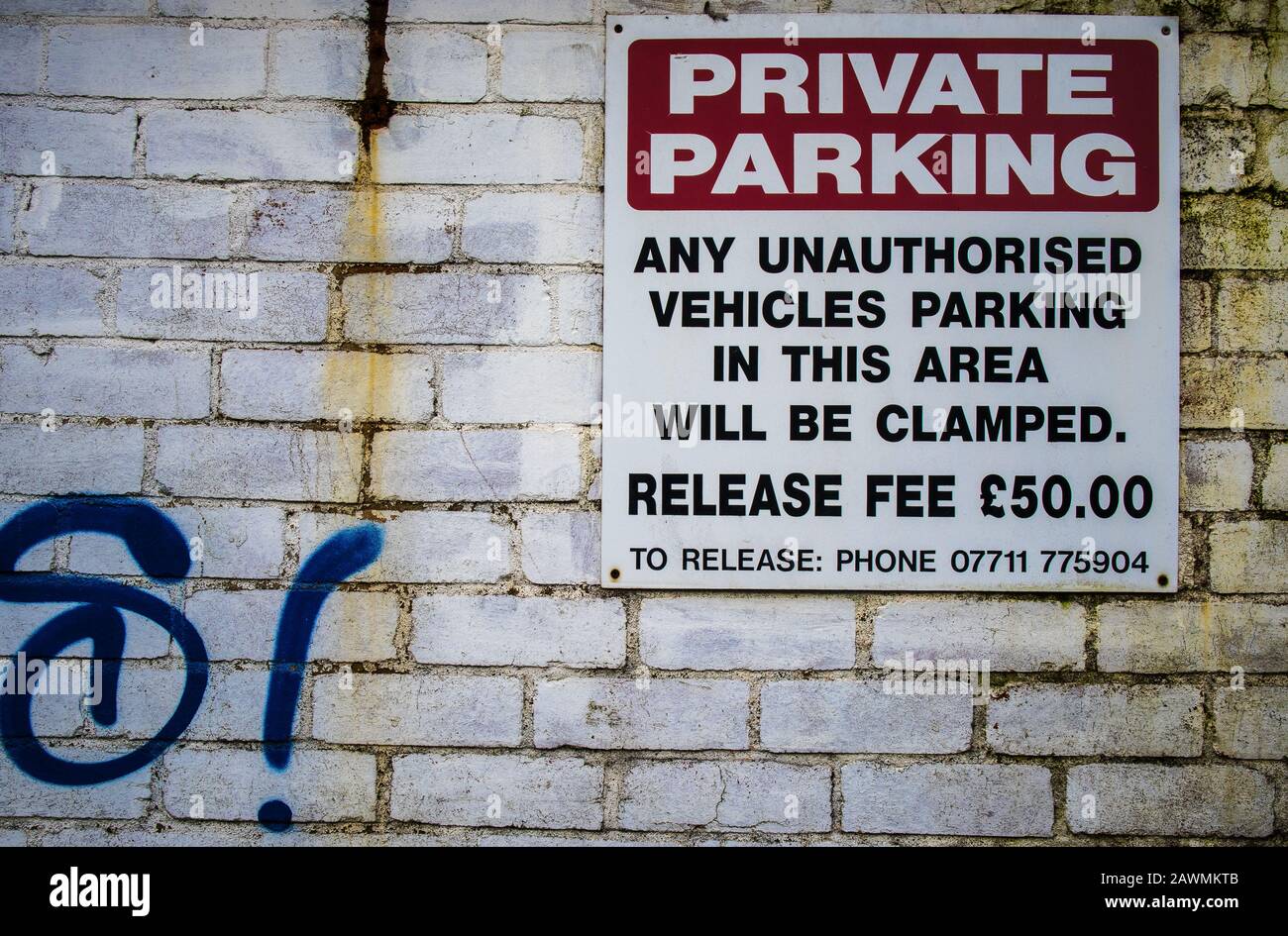 Wheel clamp warning sign hires stock photography and images Alamy