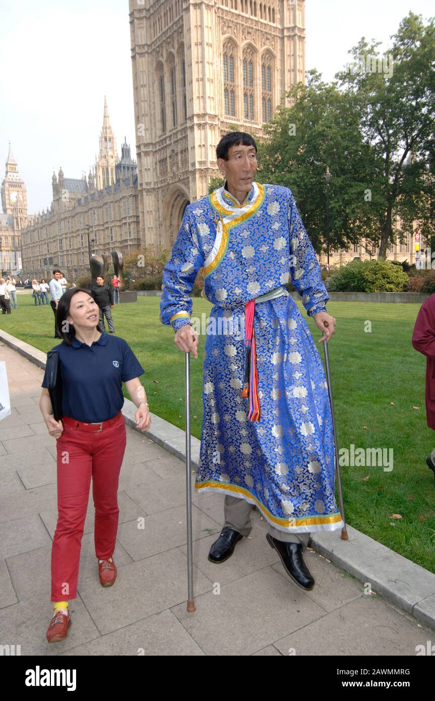 Xishun Bao, also known as Xi Shun regarded by the Guinness world   tallest man in the world on a visit to London in 2005. Stock Photo