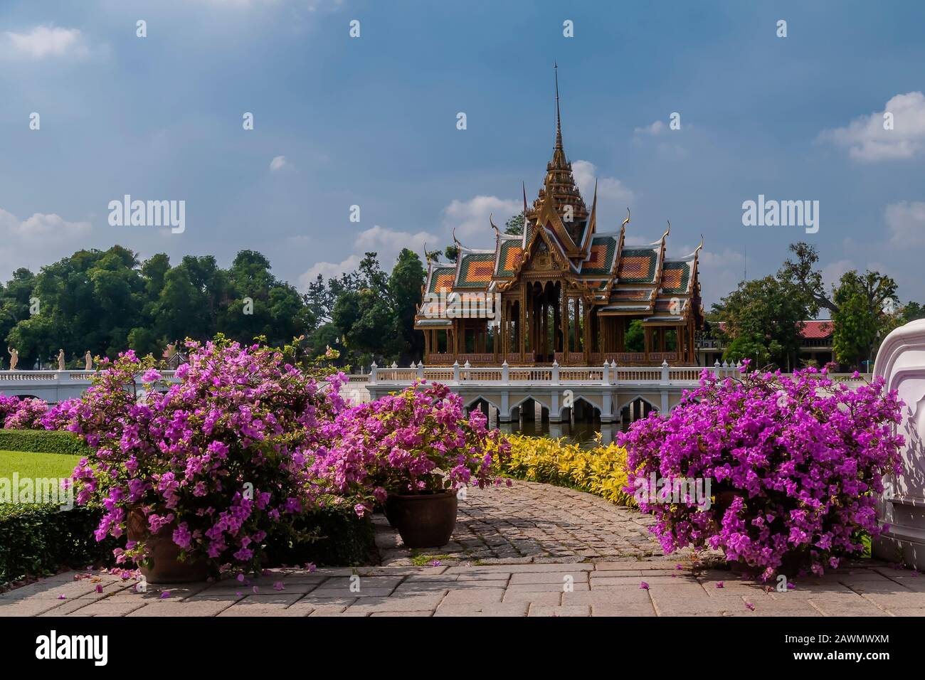 The Aisawan Dhiphya Asana pavilion and the beautiful flowers of the Royal Palace of Bang Pa In, Thailand Stock Photo