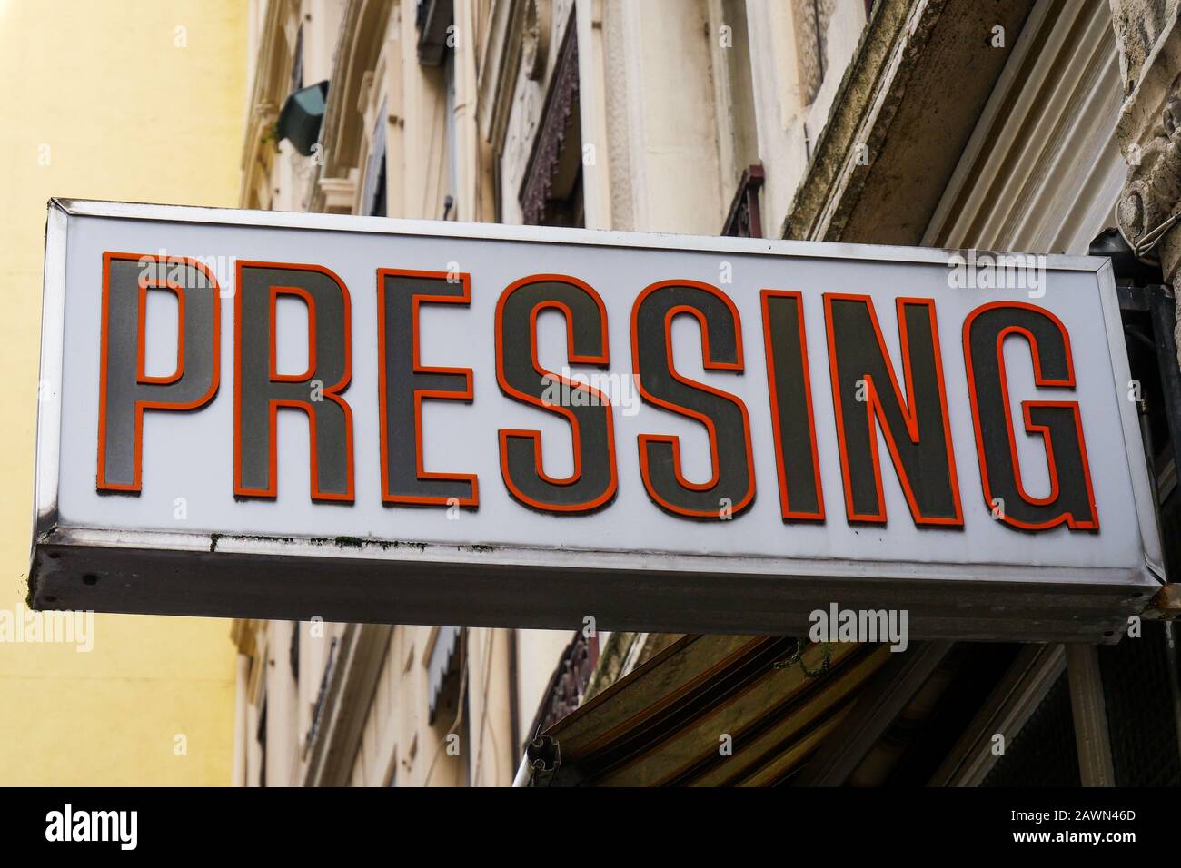 Laundry shop france hires stock photography and images Alamy