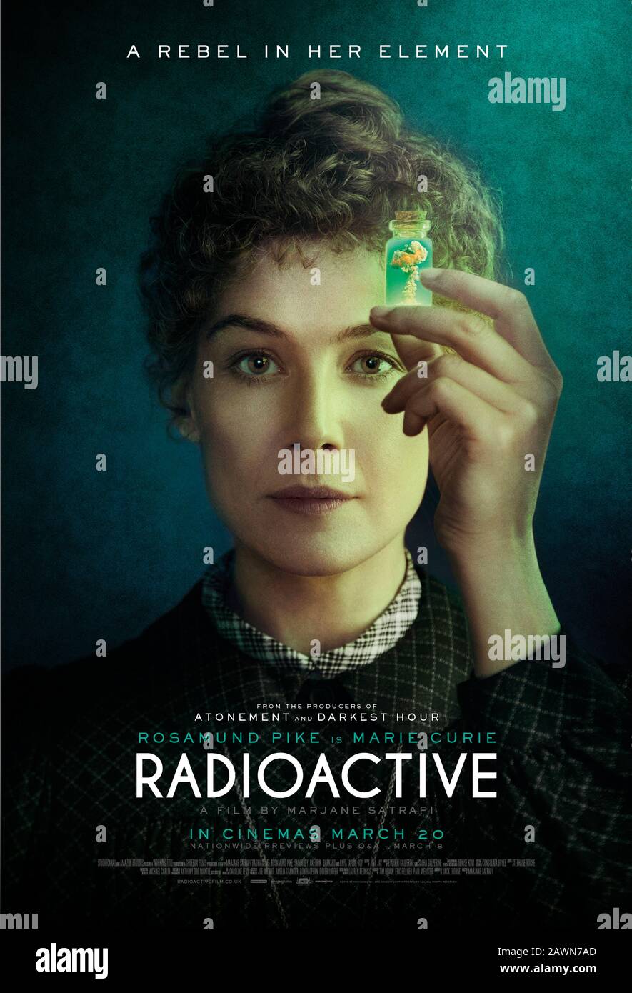 Radioactive (2019) directed by Marjane Satrapi and starring Rosamund Pike, Anya Taylor-Joy and Aneurin Barnard. The story of Marie Curie the Polish scientist who's groundbreaking research on radioactivity made her the first woman to win a Novel Prize. Stock Photo