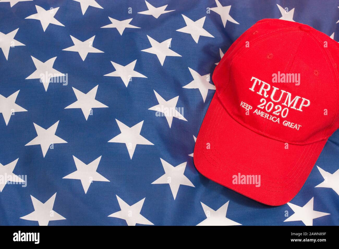 Trump 2020 campaign hat / KAG cap + Stars & Stripes. Trump supporters, 2020 election campaign, 2020 US election, Keep America Great, Trump Red Wave. Stock Photo