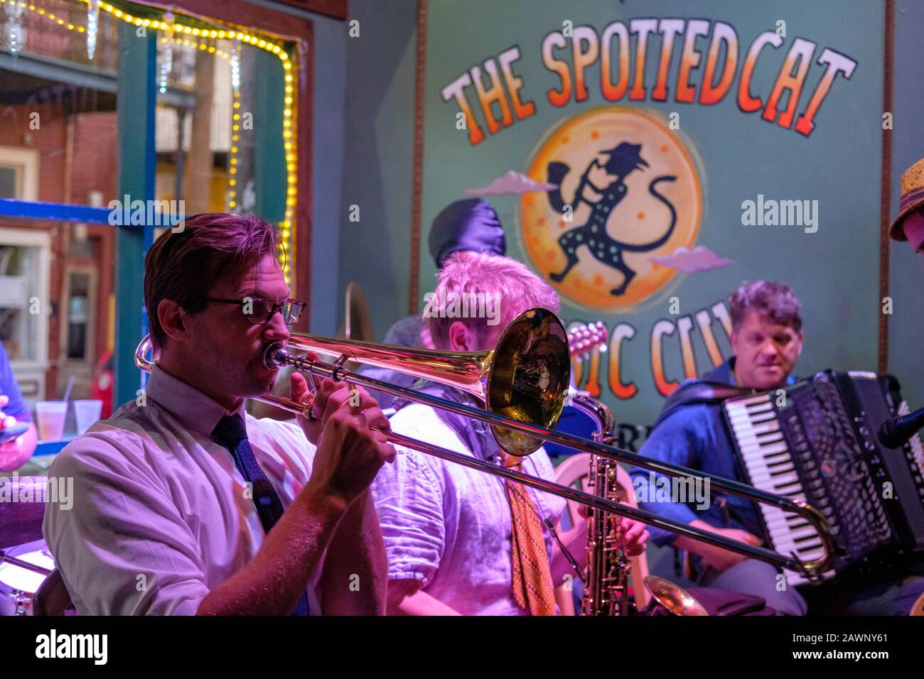 Jazz band playing live music at The Spotted Cat Music Club on Frenchmen Street, Marigny, New Orleans, Louisiana Stock Photo