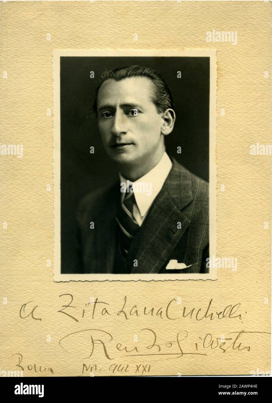 1942 , ROME , ITALY : The italian music composer and pianist RENZO SILVESTRI ( 1899 - 1979 ).  Member of Quartetto Triestino ( from 1919 ) and Trio di Stock Photo