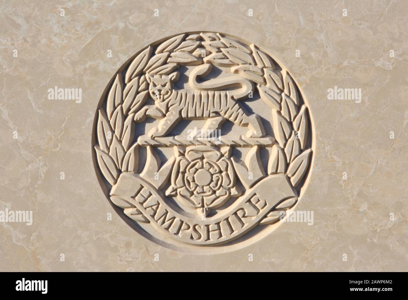 The Hampshire Regiment (1881-1992) regimental emblem on a World War I headstone at Tyne Cot Cemetery in Zonnebeke, Belgium Stock Photo