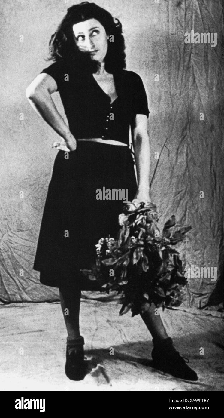 1940 , december , ROMA , ITALY : The italian movie actress ANNA  MAGNANI ( 1908 - 1973 ) as LA FIORAIA DEL PINCIO when was a young theatre actress in Stock Photo