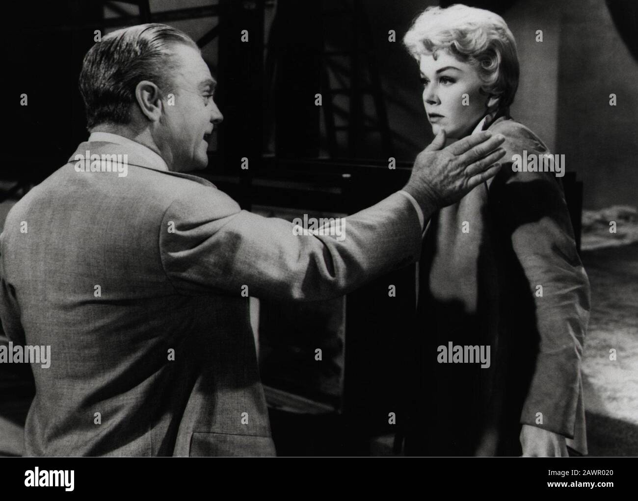 Doris Dad Doris day actress april 1955 hi-res stock photography and images - Alamy