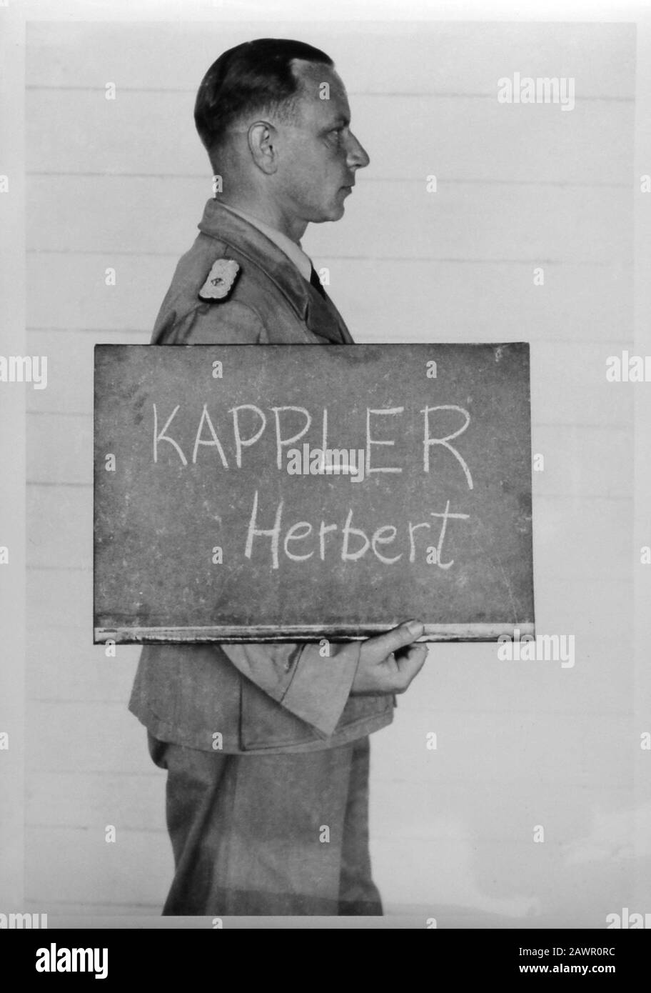 1945 , 9 may , ROMA ,  ITALY : The Nazi criminal HERBERT KAPPLER ( 1907 - 1978 ), moogshots jailed by Allied Force . Was the head of German police and Stock Photo