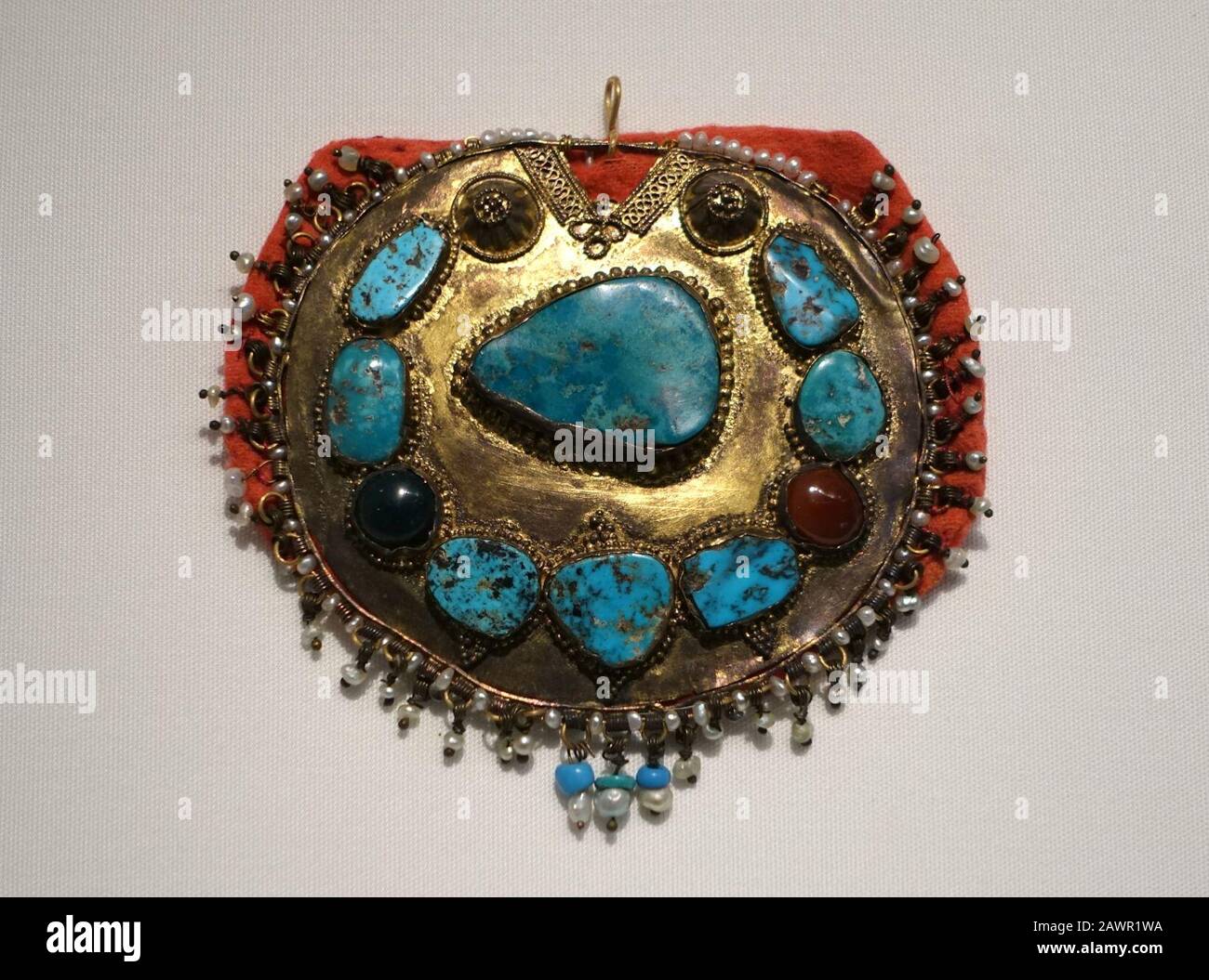 Forehead ornament, South Arabia, probably late 1800s, gold, pearls