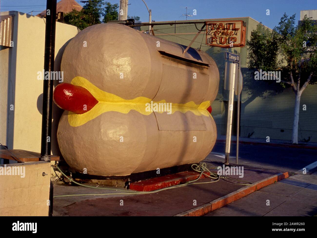 Tail O the Pup hot dog stand on La Cienega Blvd. near Beverly Blvd. circa 1977. Photo taken while stand is closed. Programmatic architecture in Los Angeles, CA, Stock Photo