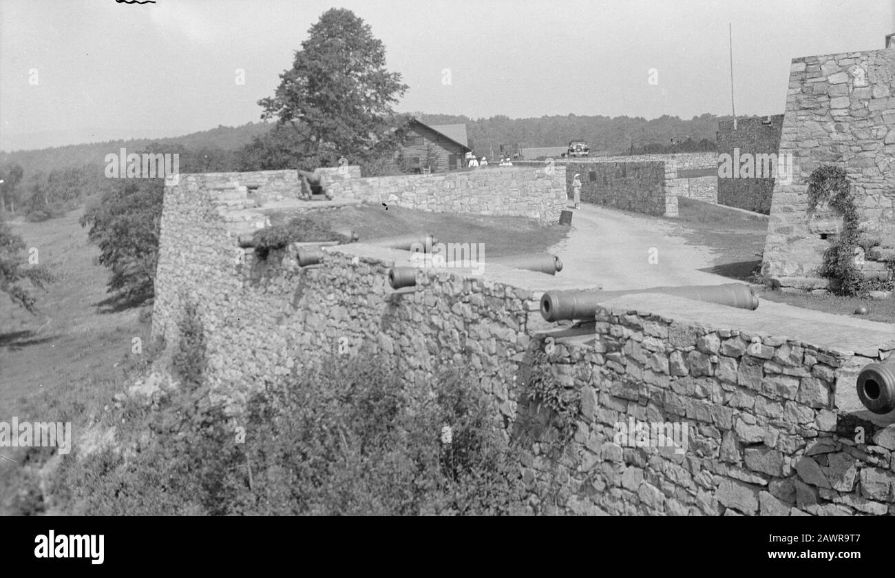 Fort ticonderoga guns on bastion Stock Photo Alamy