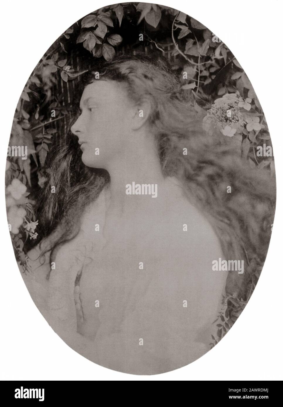 1872 , GREAT BRITAIN  : Alice Liddell  as Pomona portrait by the preraffaellite photographer  Julia Margaret Cameron . Alice was the  little Muse  mod Stock Photo