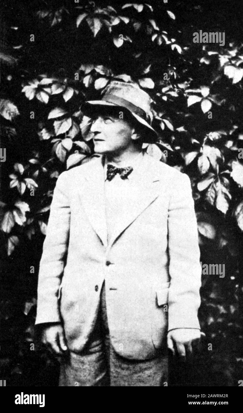 1940 c , Switzerland : The austrian writer ROBERT MUSIL ( 1880 - 1942 ) refuged in Chemin des Clochettes , Genéve , after the nazi persecutions - SCRI Stock Photo