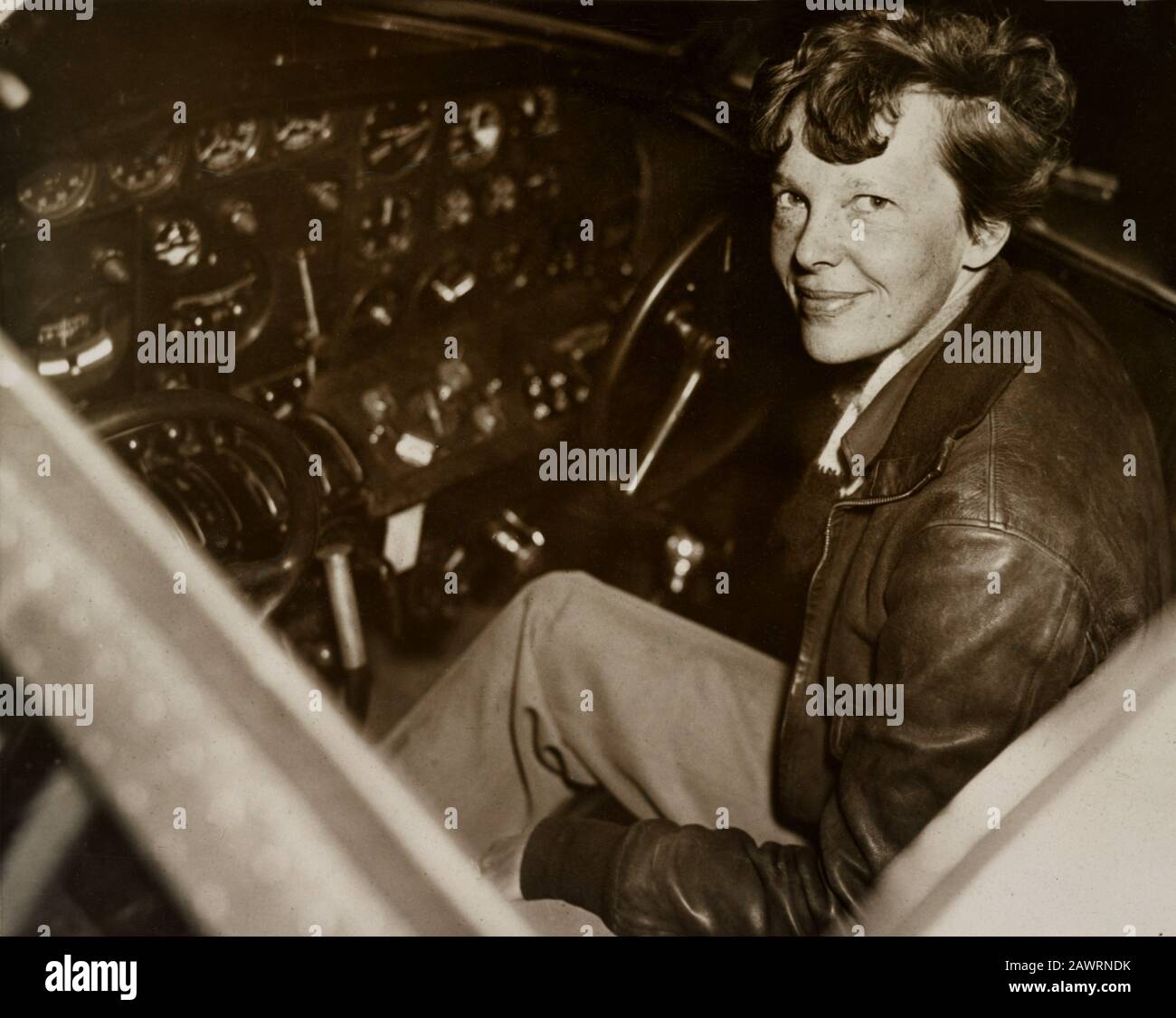 1928 ca  , USA  :  Portraits of  most celebrated woman aviator AMELIA EARHART ( 1897 - 1937 ) . Earhart was the first woman to receive the Distinguish Stock Photo
