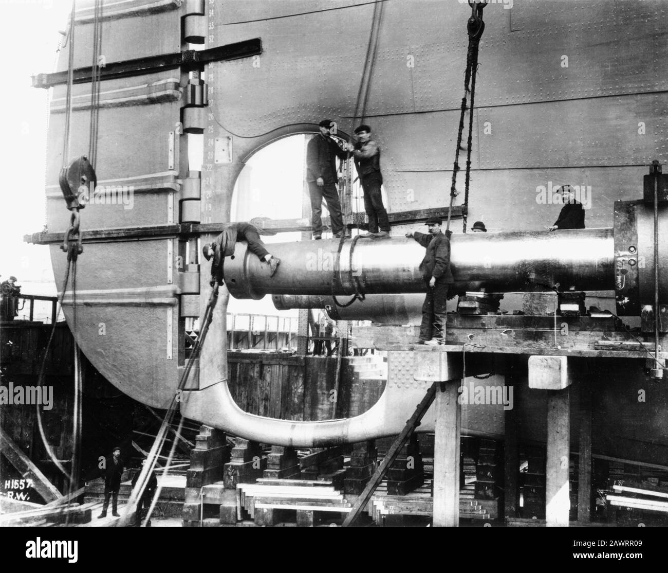 Propellers of titanic Black and White Stock Photos & Images Alamy