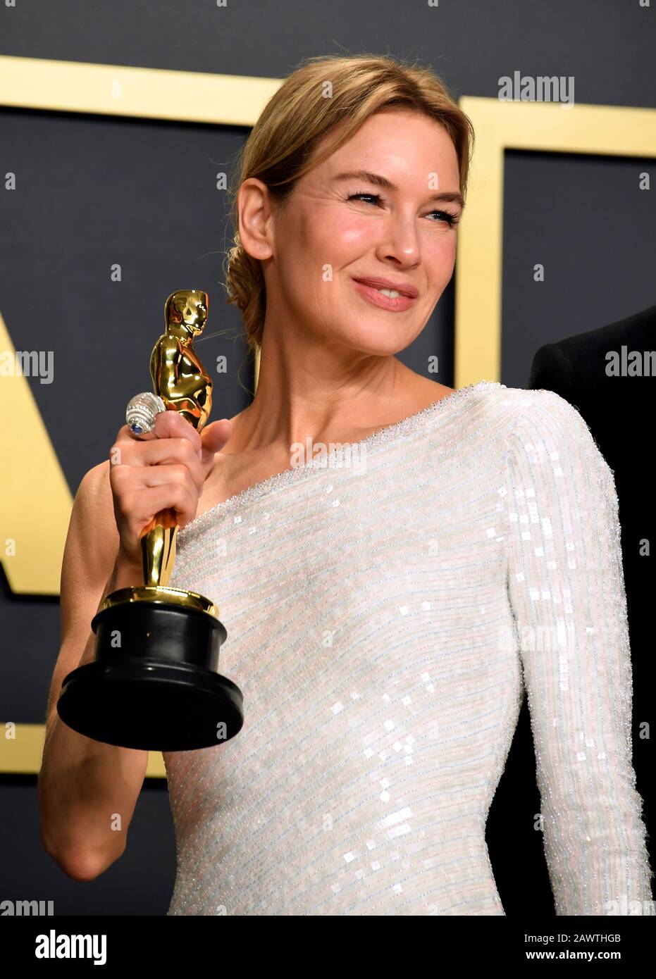 Renee Zellweger with her Best Actress Oscar in the press room at the
