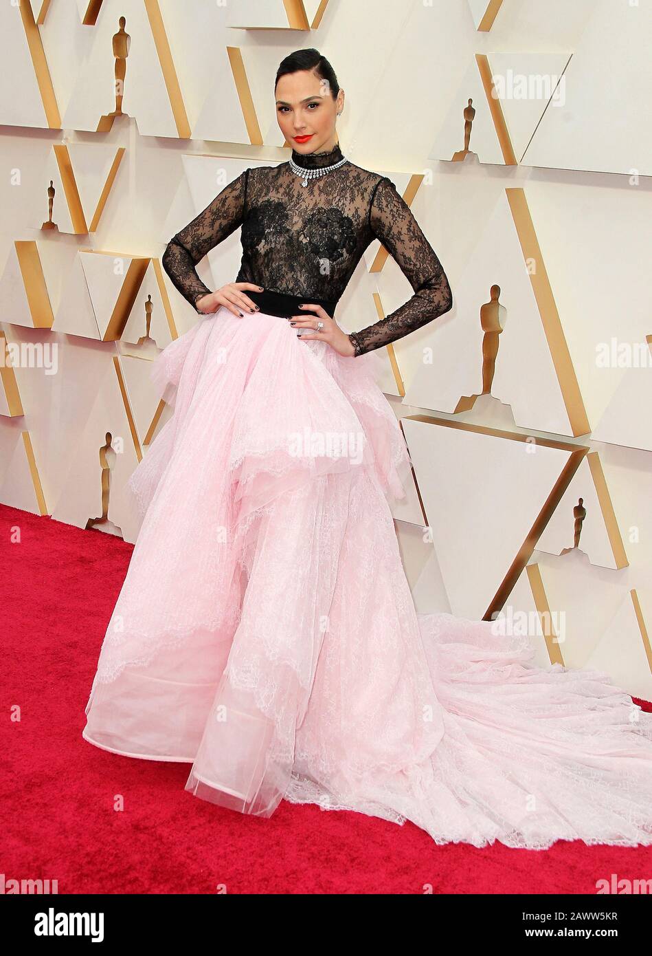 gal gadot lace dress Gal Gadot Wears Lace From Head To Toe at Oscars 2020 - Just Jared - Celebrity News and Gossip