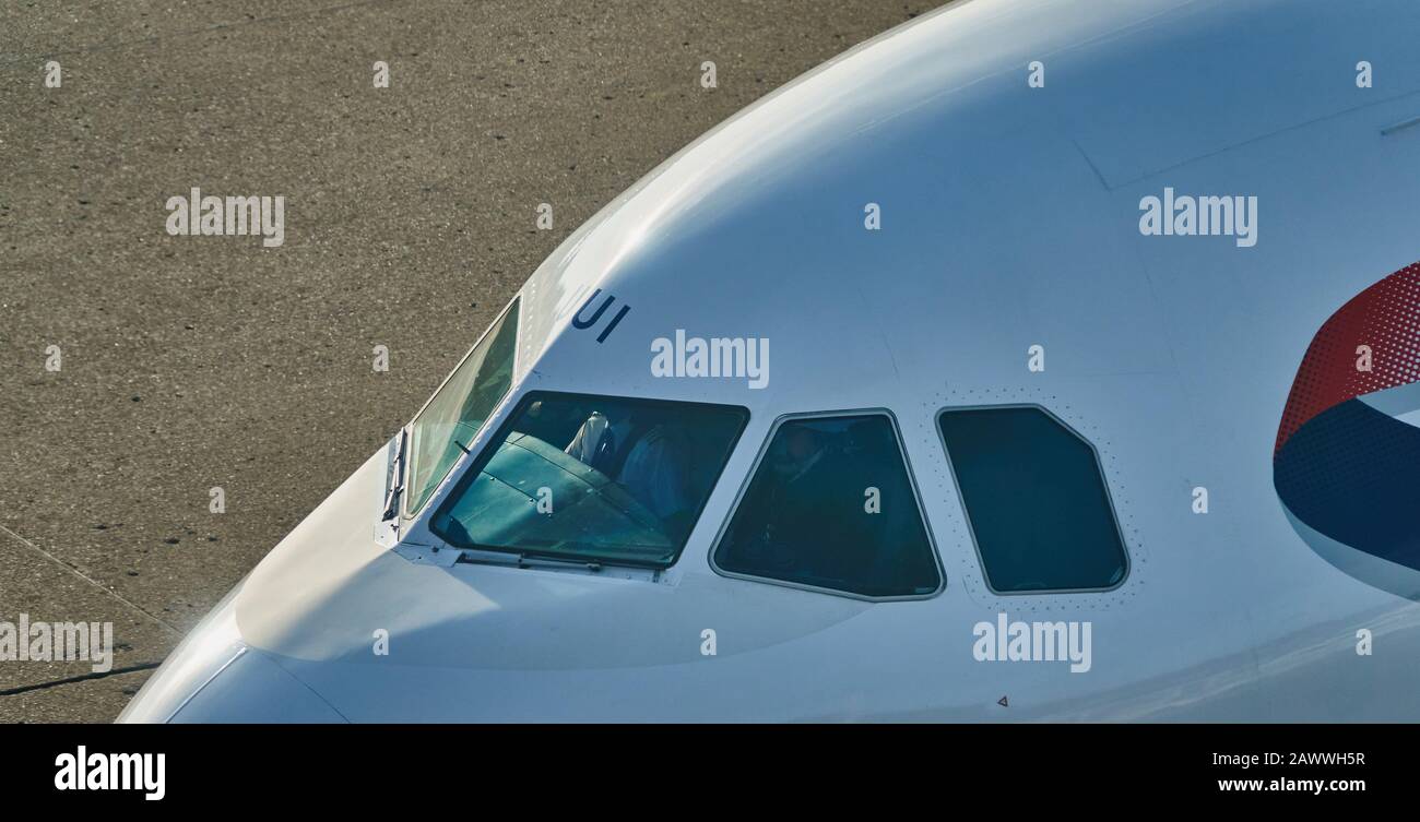 Pilots cockpit view hi-res stock photography and images - Alamy