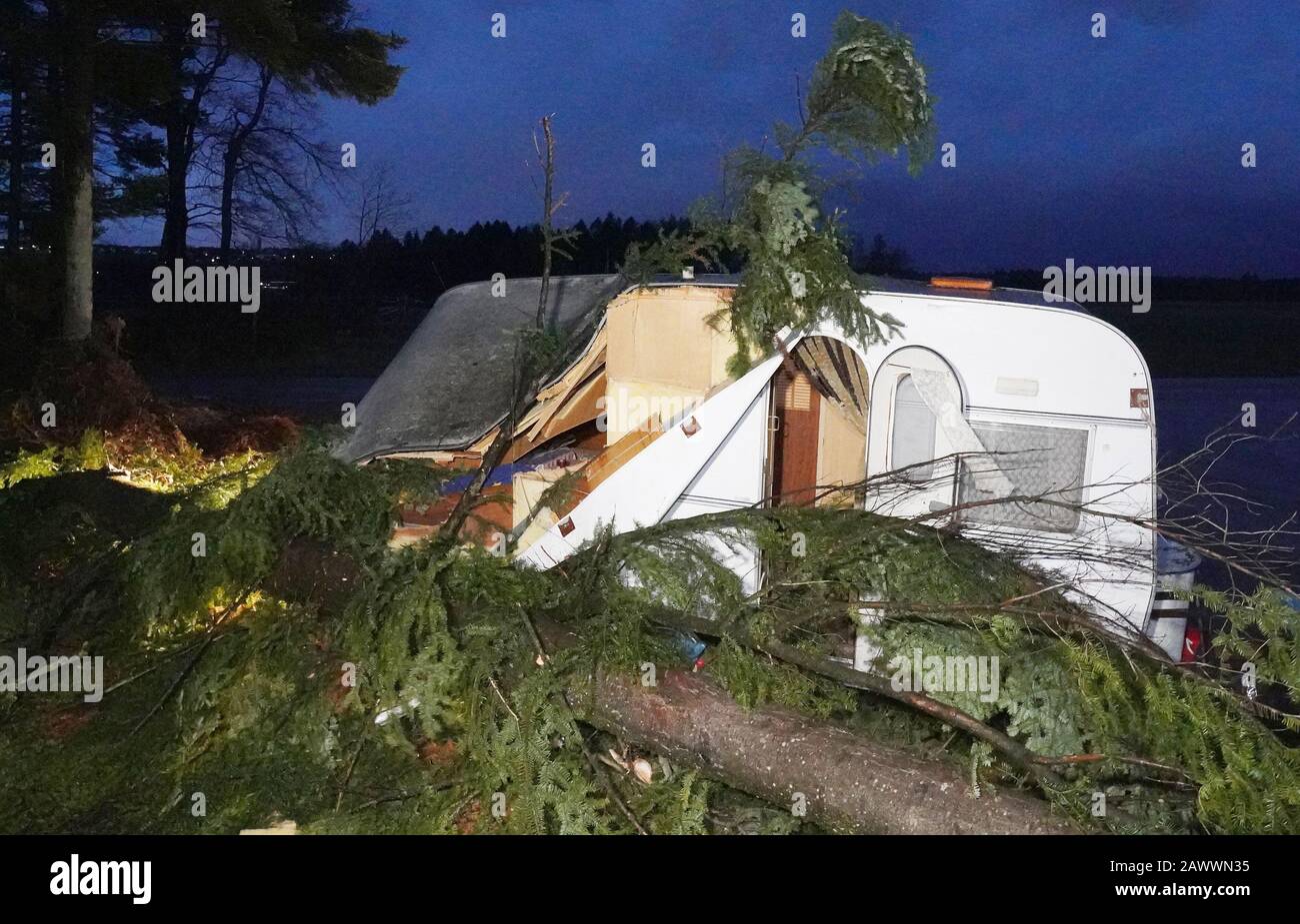 10 February 2020, Baden-Wuerttemberg, Kaiserbach - Mönchhof: A tree has fallen onto a caravan after the storm 'Sabine'. (to dpa: 'Hurricane 'Sabine' sweeps over Baden-Württemberg') Photo: Andreas Rosar/dpa Stock Photo