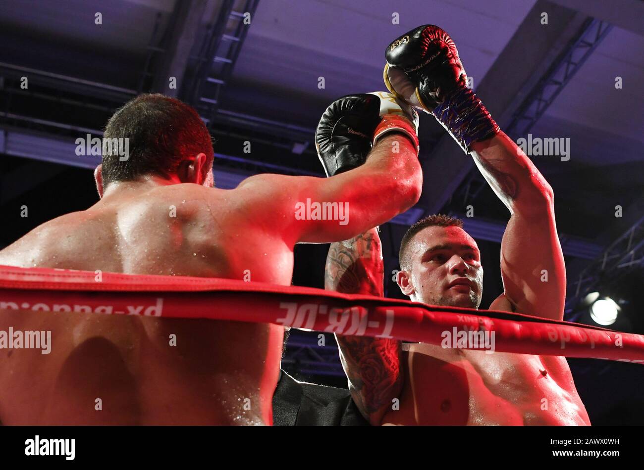 09 February 2020, Baden-Wuerttemberg, Göppingen: Boxing, professionals: IBO World Championship, Cruiserweight, Arslan (Germany) - Lerena (South Africa) in the EWS Arena. Firat Arslan (l) from Germany and Kevin Lerena (r) from South Africa after the fight. Photo: Marijan Murat/dpa Stock Photo