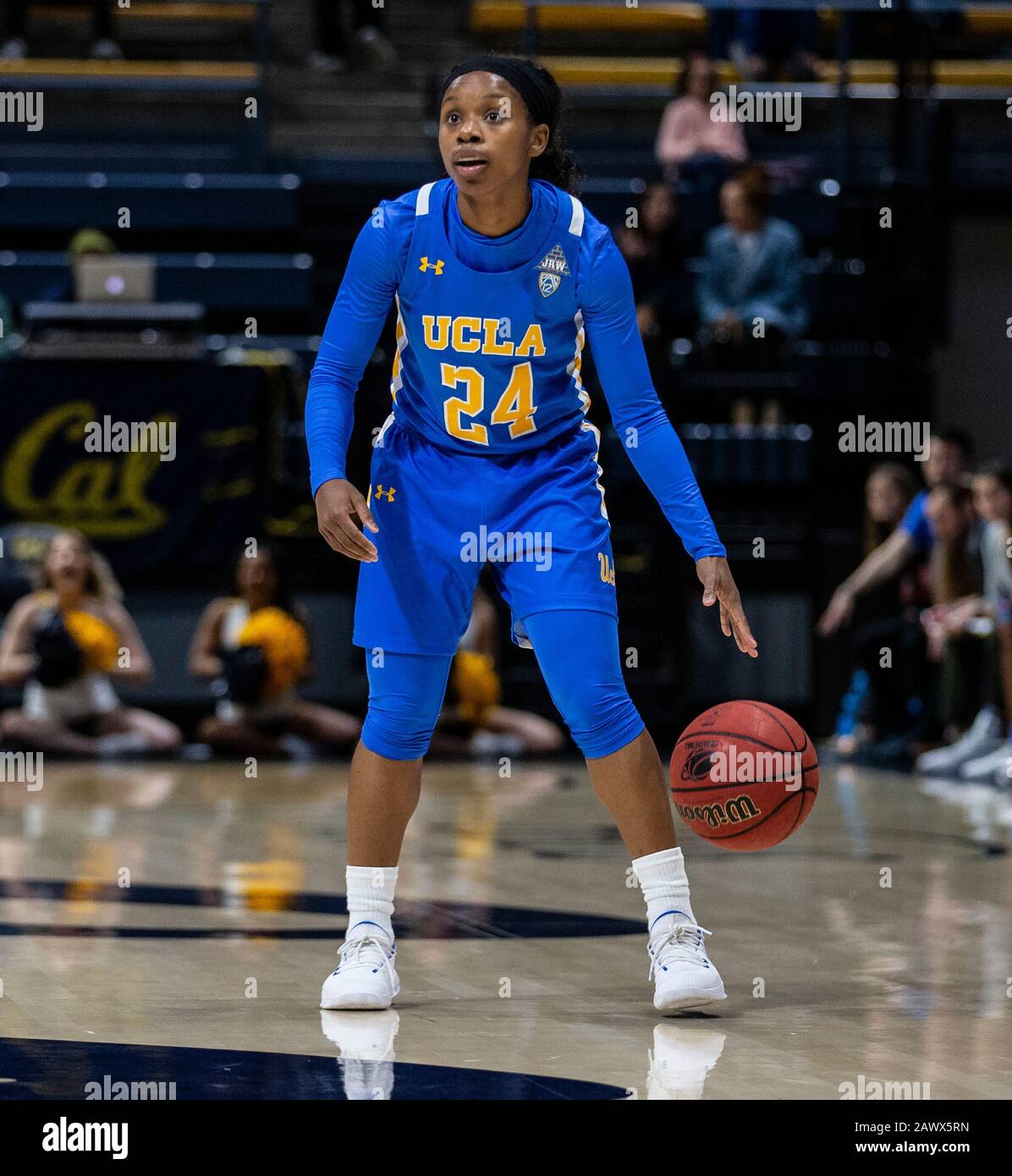 Hass Pavilion Berkeley Calif Usa 09th Feb 2020 Ca U S A Ucla Bruins Guard Japreece Dean 24 Sets The Play During The Ncaa Women S Basketball Game Between Ucla Bruins And The California Golden