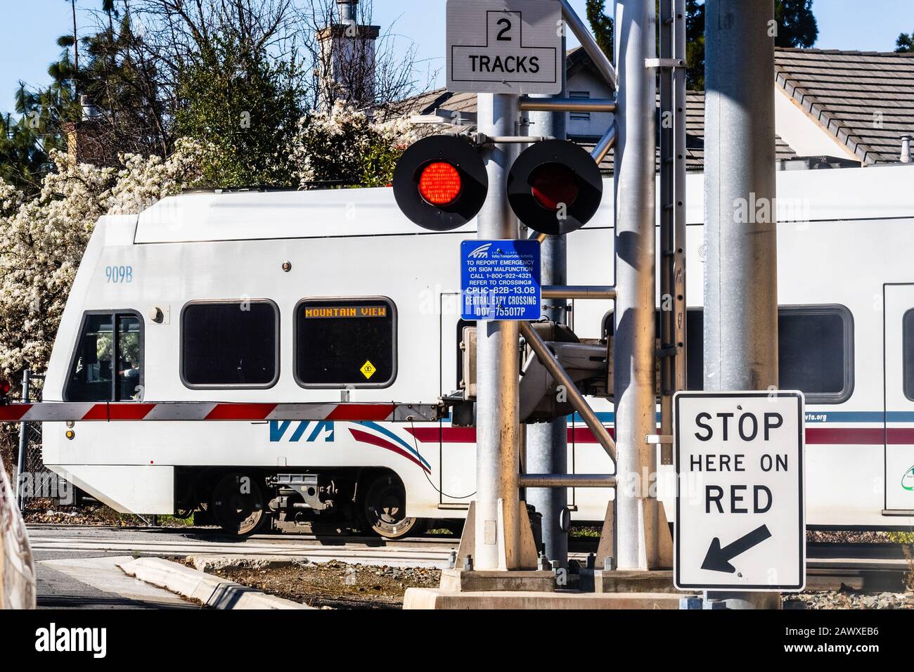 Feb 2, 2020 Mountain View / CA / USA - VTA Train crossing a street in south San Francisco bay; VTA Light Rail is a system serving San Jose and surroun Stock Photo