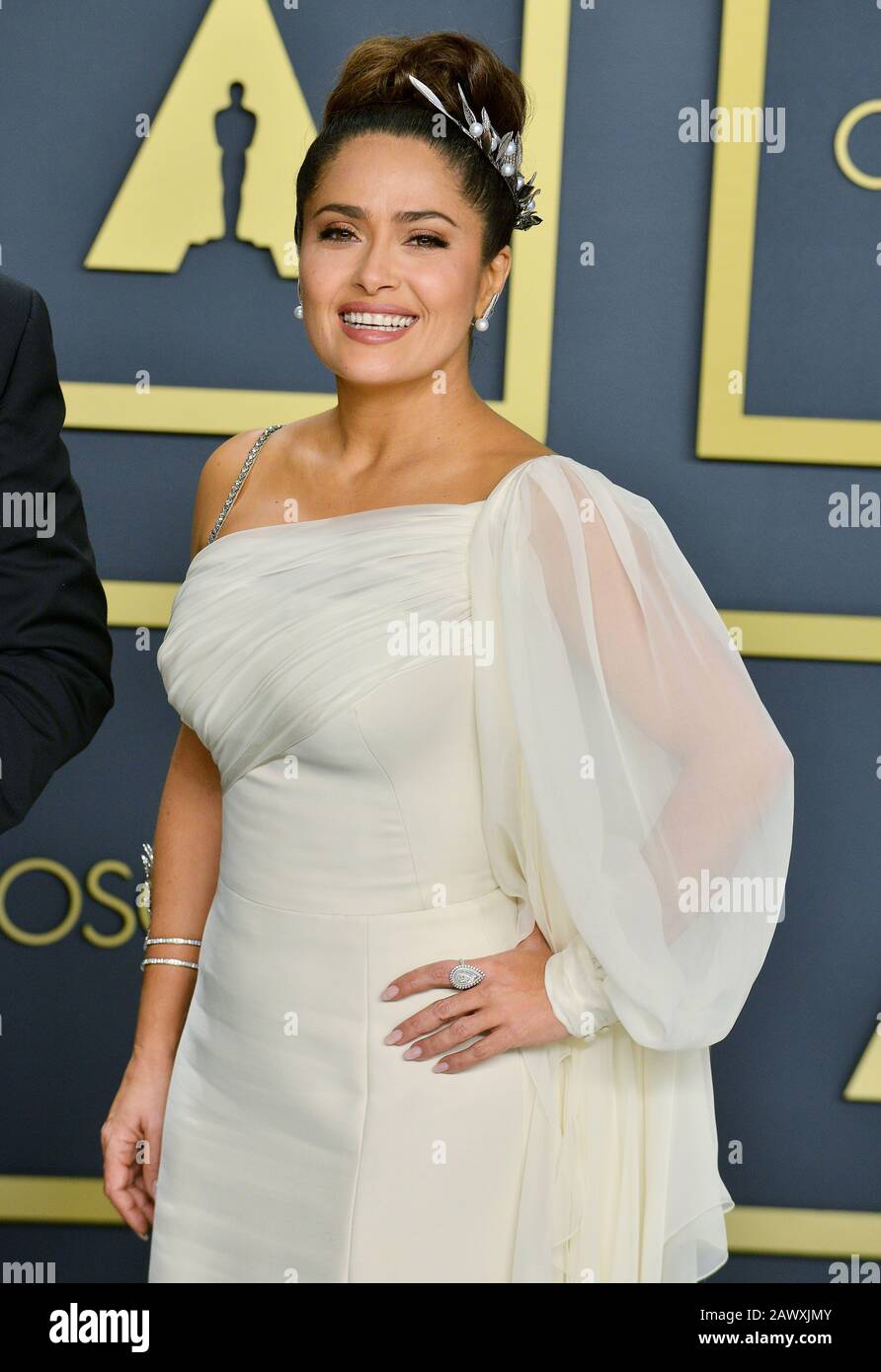 Los Angeles, USA. 9th Feb, 2020. Salma Hayek 131 poses in the press room during the 92nd Annual Academy Awards at Hollywood and Highland on February 09, 2020 in Hollywood, California Credit: Tsuni/USA/Alamy Live News Stock Photo