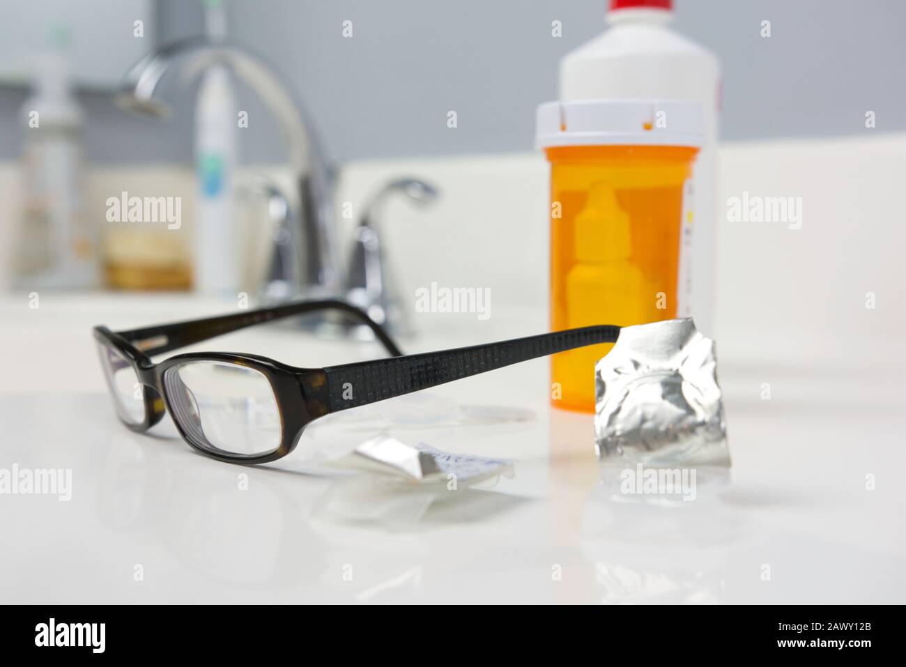 Prescription eye drops hires stock photography and images Alamy