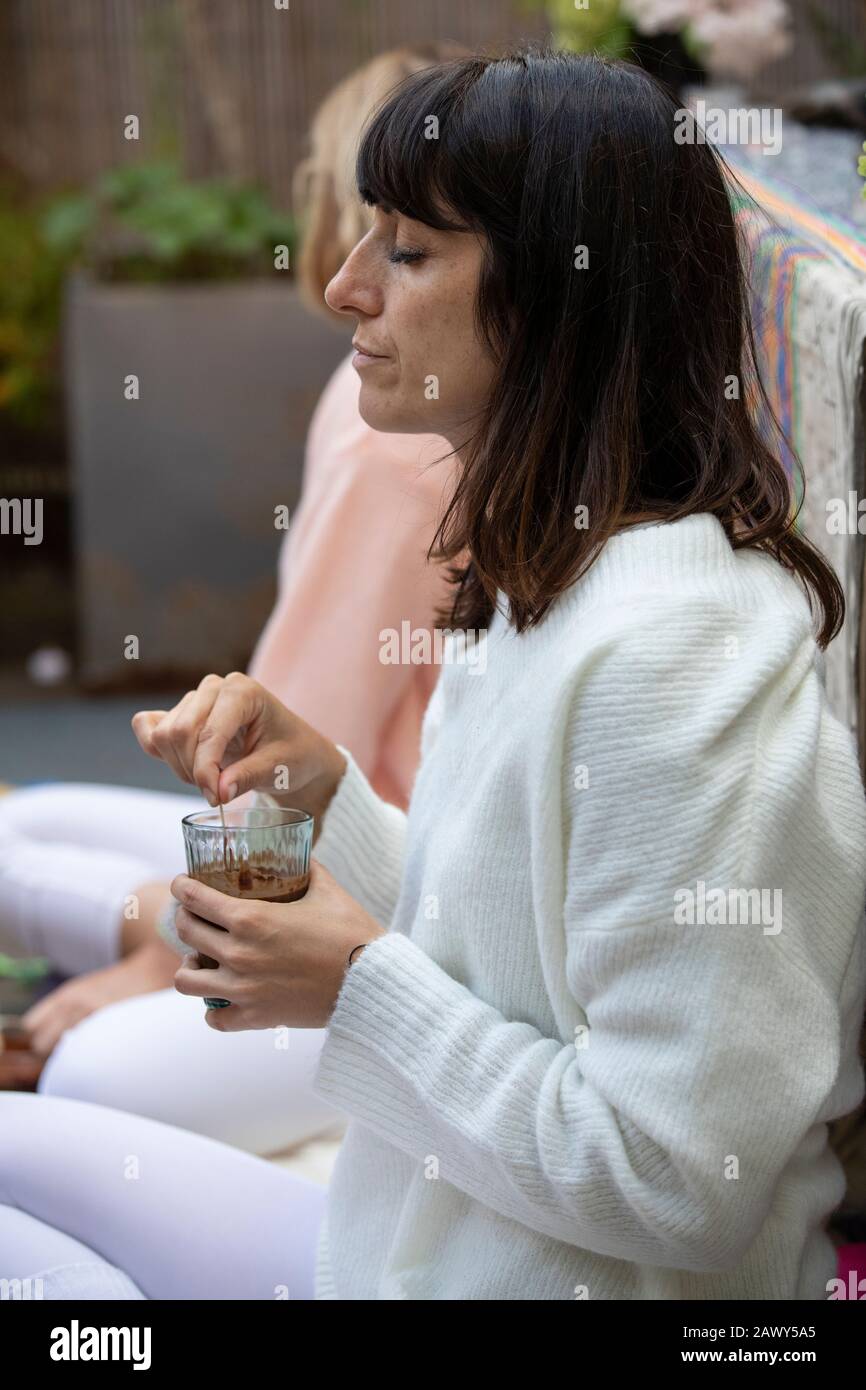 Chamanic Cacao Ceremony held in the back yard of Melt luxury chocolatiers, Notting Hill, West London, UK Stock Photo