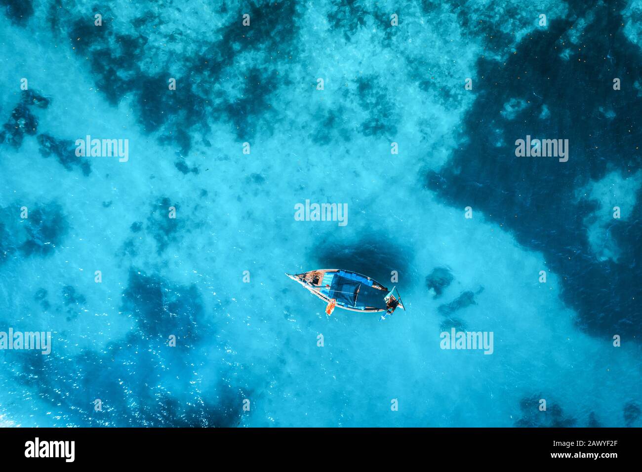 Aerial view of the white boat in the clear blue water at sunset Stock ...