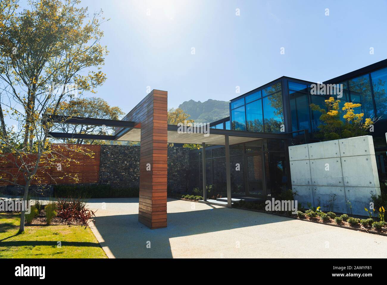 Sunny modern luxury home showcase exterior Stock Photo