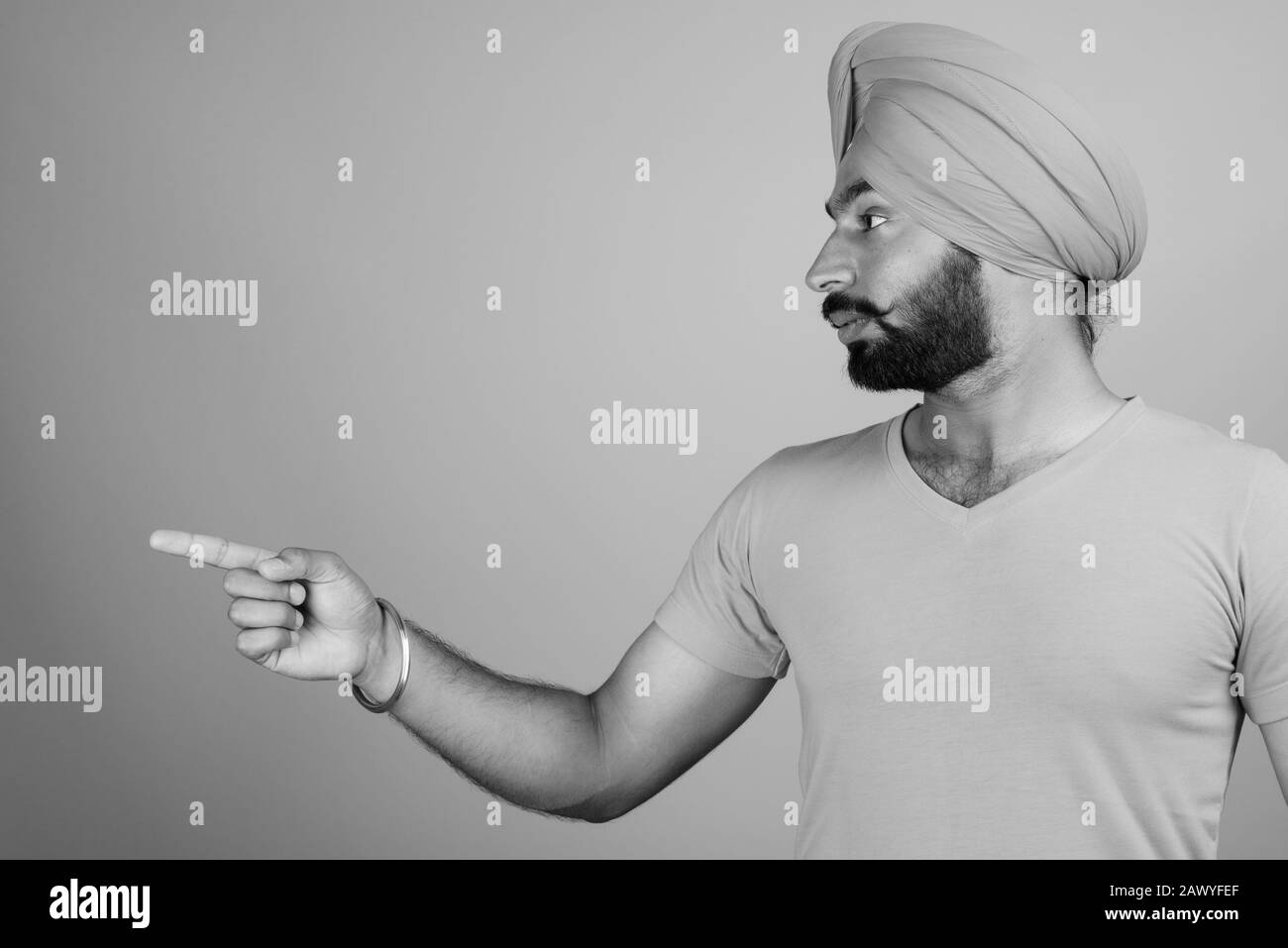 Young bearded Indian Sikh man wearing turban Stock Photo