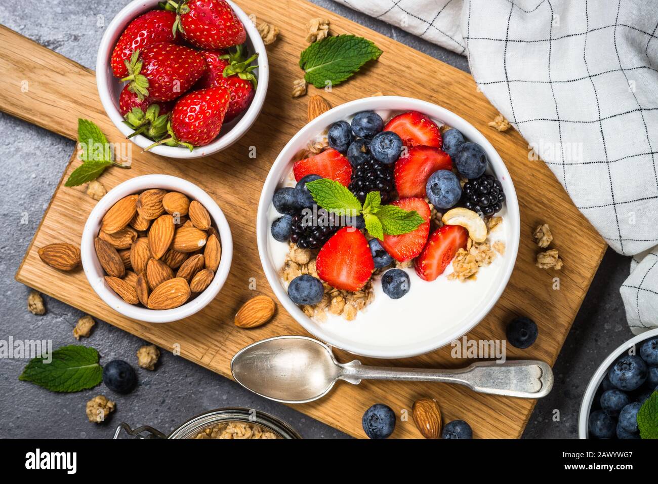 Greek yogurt granola with fresh berries Stock Photo - Alamy