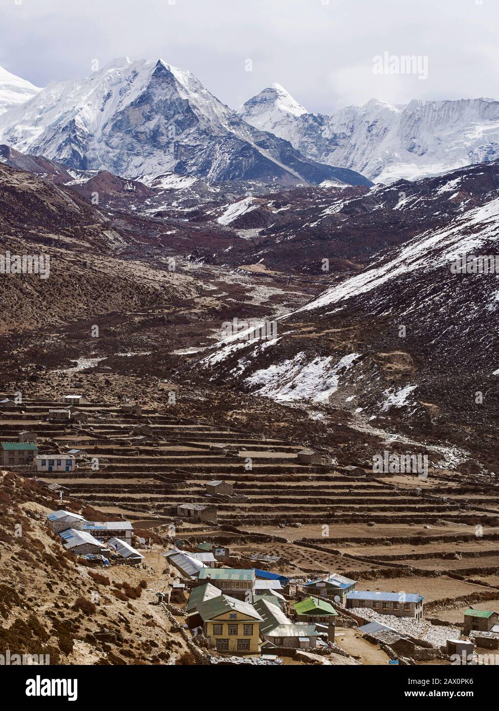 Dingboche village and Island Peak (Imja Tse) in the Nepal Himalaya. Stock Photo