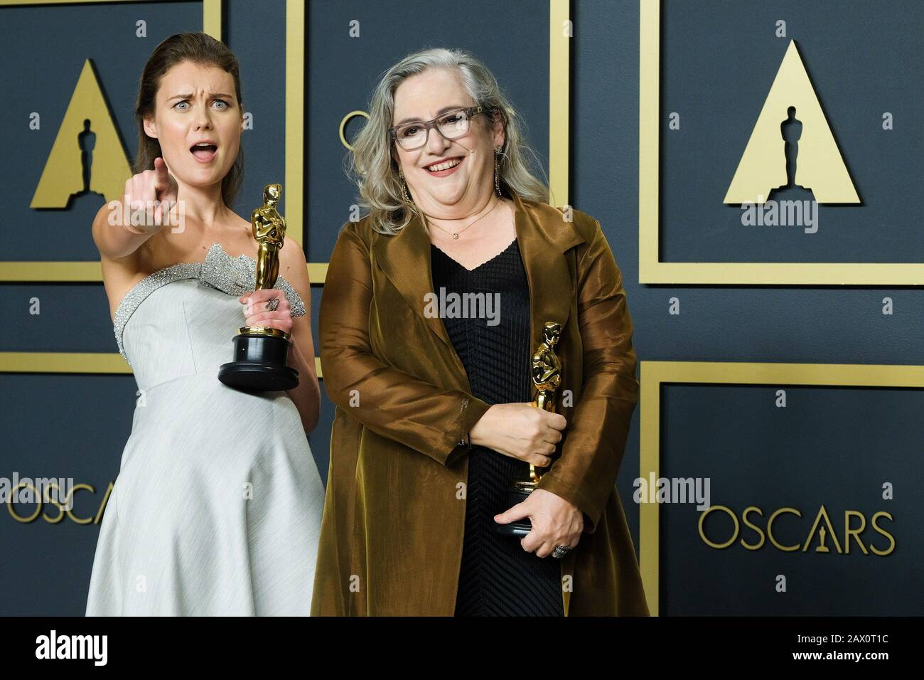 Hollywood California Usa 9th Feb Dolby Theatre At The Hollywood Highland Center Hollywood Uk 9th Feb Carol Dysinger Elena Andreicheva Poses With The Oscar For Documentary Short Subject