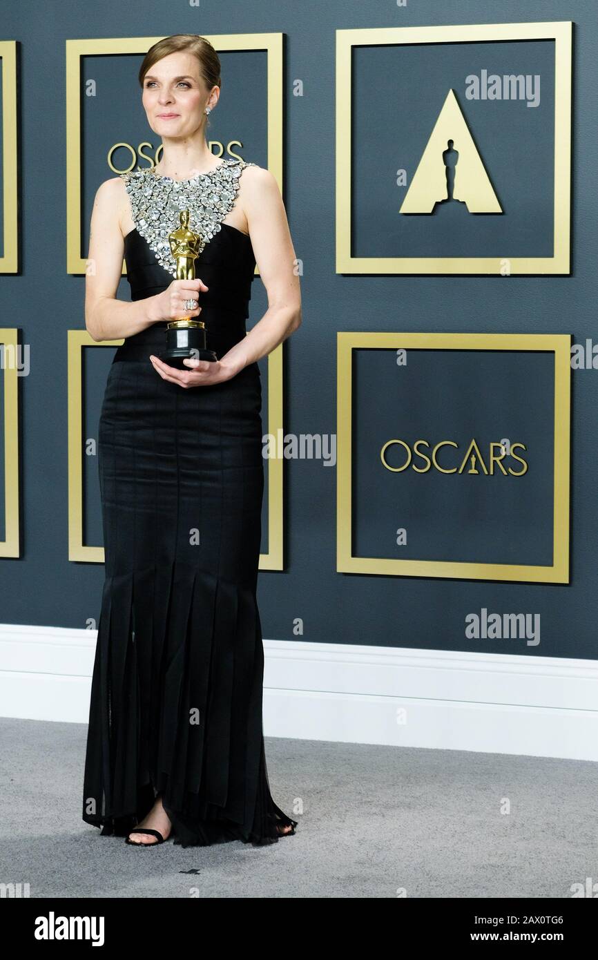 Hollywood, California, USA. 9th Feb, 2020. Dolby Theatre at the Hollywood & Highland Center, Hollywood, UK. 9th Feb, 2020. Hildur Guðnadóttir poses with the Oscar for Music (Original Score) in the film Joker during the the 92nd Academy Awards, 2020 . Picture by Credit: Julie Edwards/Alamy Live News Stock Photo