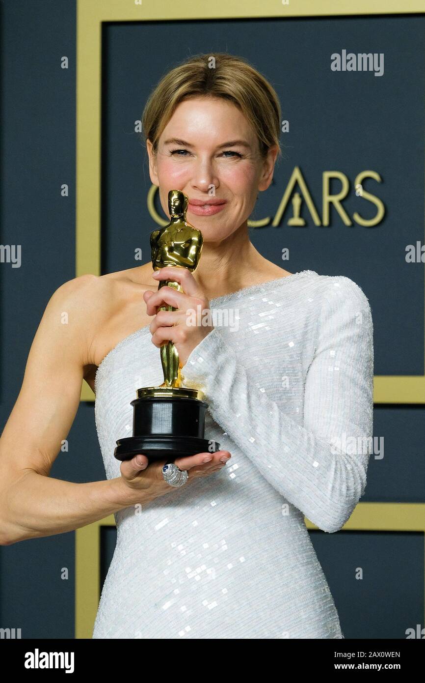 Hollywood, California, USA. 9th Feb, 2020. Dolby Theatre at the Hollywood & Highland Center, Hollywood, UK. 9th Feb, 2020. Renée Zellweger poses with the Oscar for Actress In A Leading Role in the film Judy during the the 92nd Academy Awards, 2020 . Picture by Credit: Julie Edwards/Alamy Live News Stock Photo
