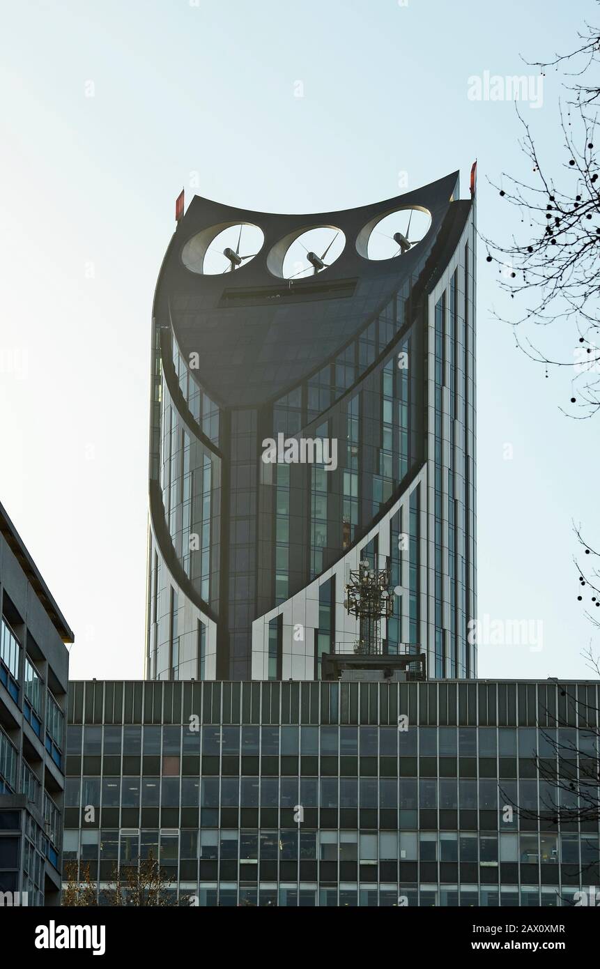 Great Britain, London, Strata Tower building with wind turbines Stock Photo - Alamy
