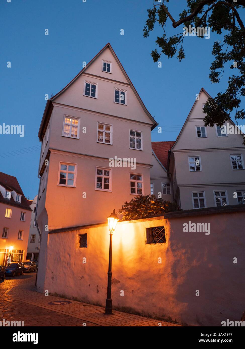 Altstadt, Dämmerung, Nördlingen, Franken, Bayern, Deutschland | old town, dusk, Noerdlingen, Franconia, Bavaria, Germany Stock Photo