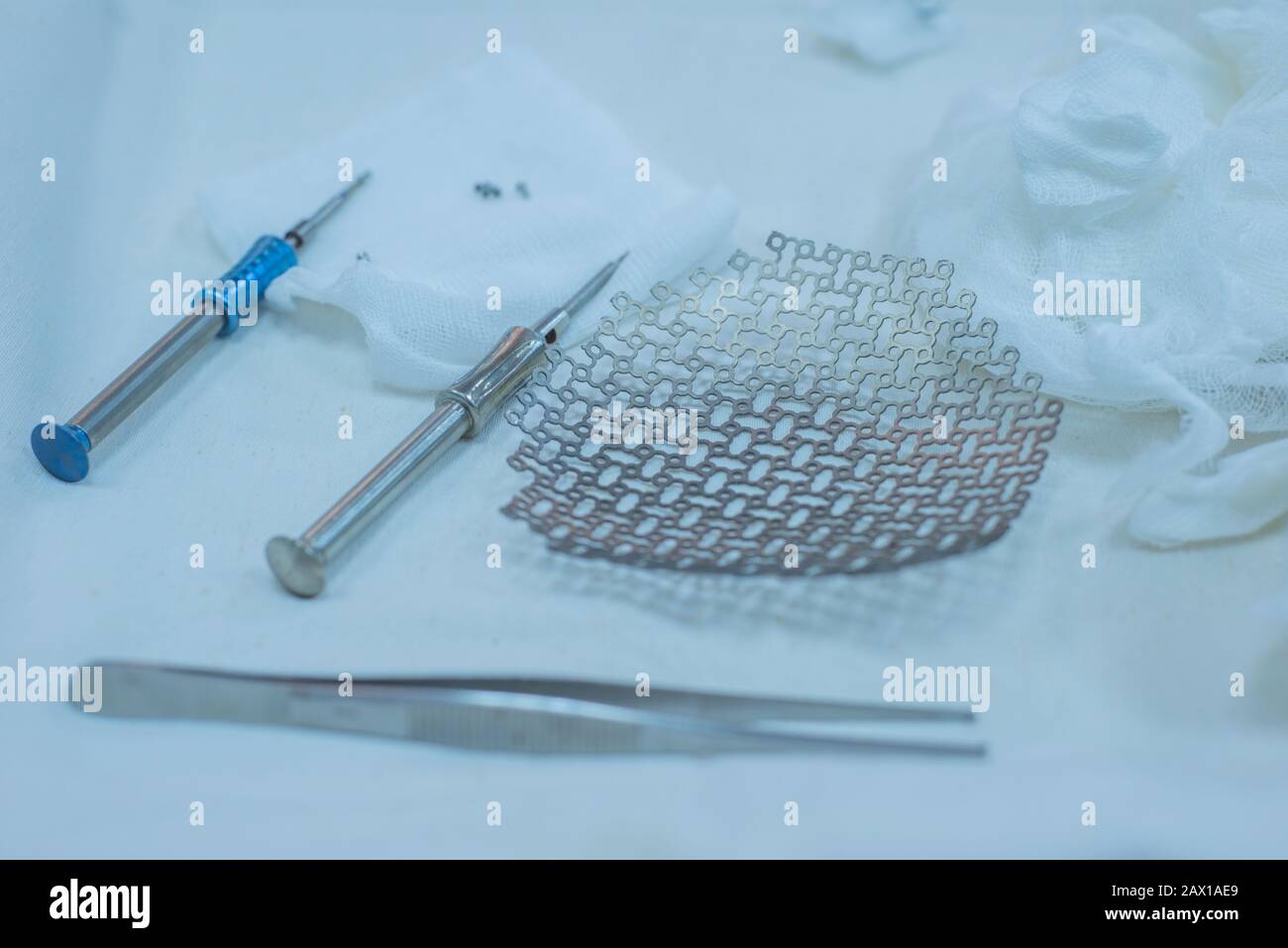 Skull clamp with pins and antiseptic solution for head fixation in neurosurgical surgery