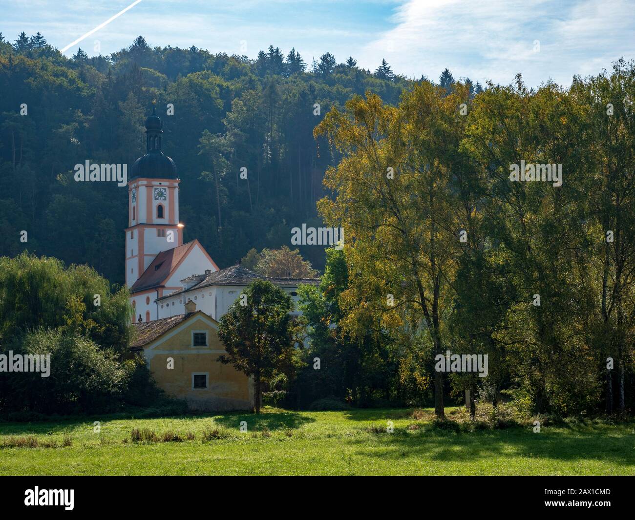 Kirche Schambach im Schambachtal, Bayern, Deutschland | church Schambach in Schambach Valley, Altmühl Valley, Bavaria, Germany Stock Photo