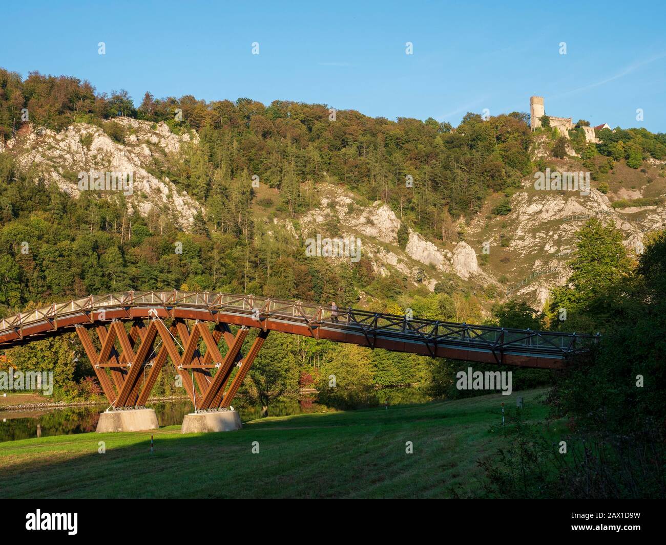 Holzbrücke Tatzelwurm über den Main-Donau-Kanal bei Essing, Altmühltal, Bayern, Deutschland | wooden bridge Tatzlwurm, Main-Danube-canal near Essing, Stock Photo