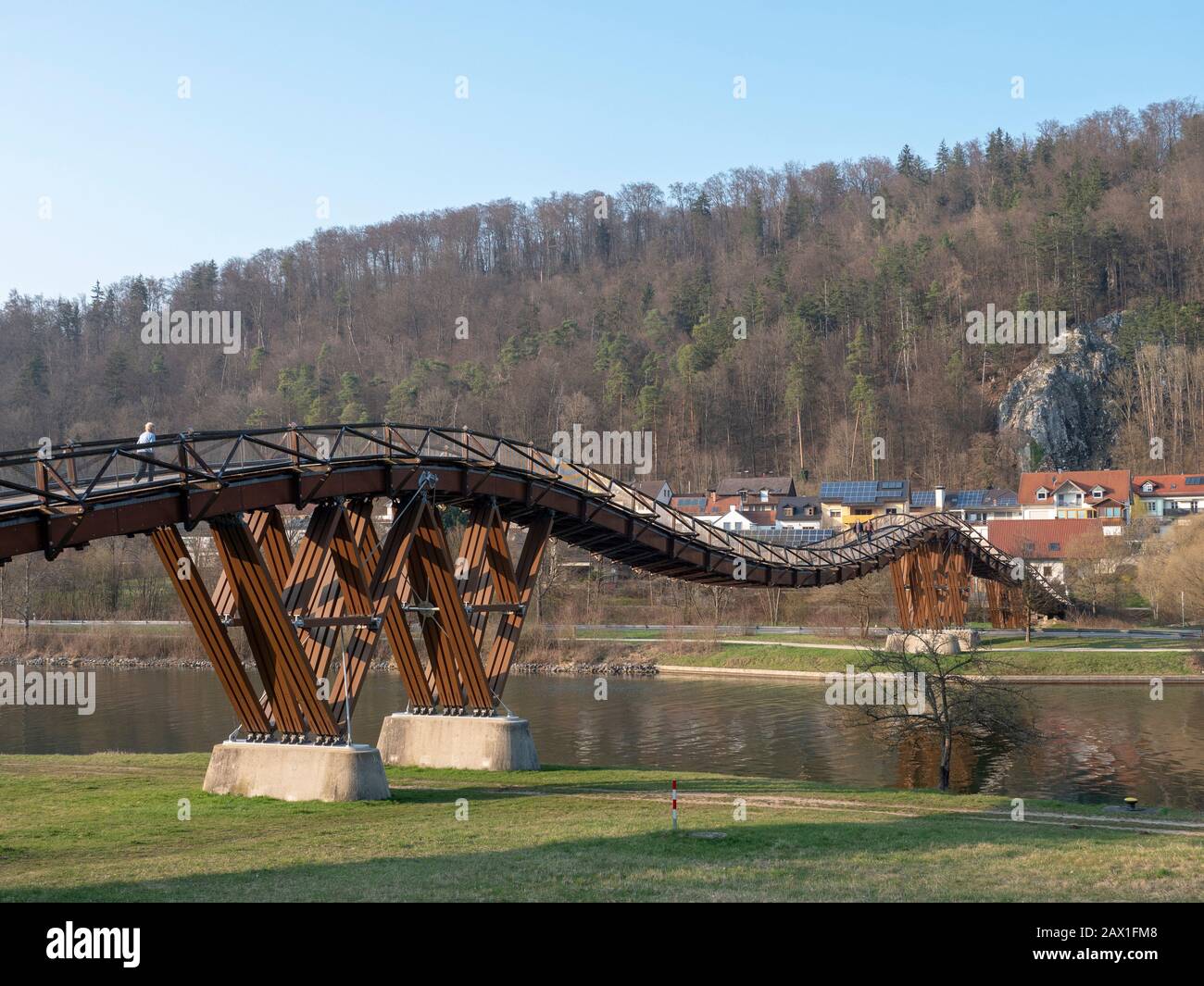 Holzbrücke Tatzelwurm, Essing an der Altmühl, Altmühltal, Bayern, Deutschland | wooden bridge Tatzelwurm, Essing, Altmühl Valley, Bavaria, Germany Stock Photo
