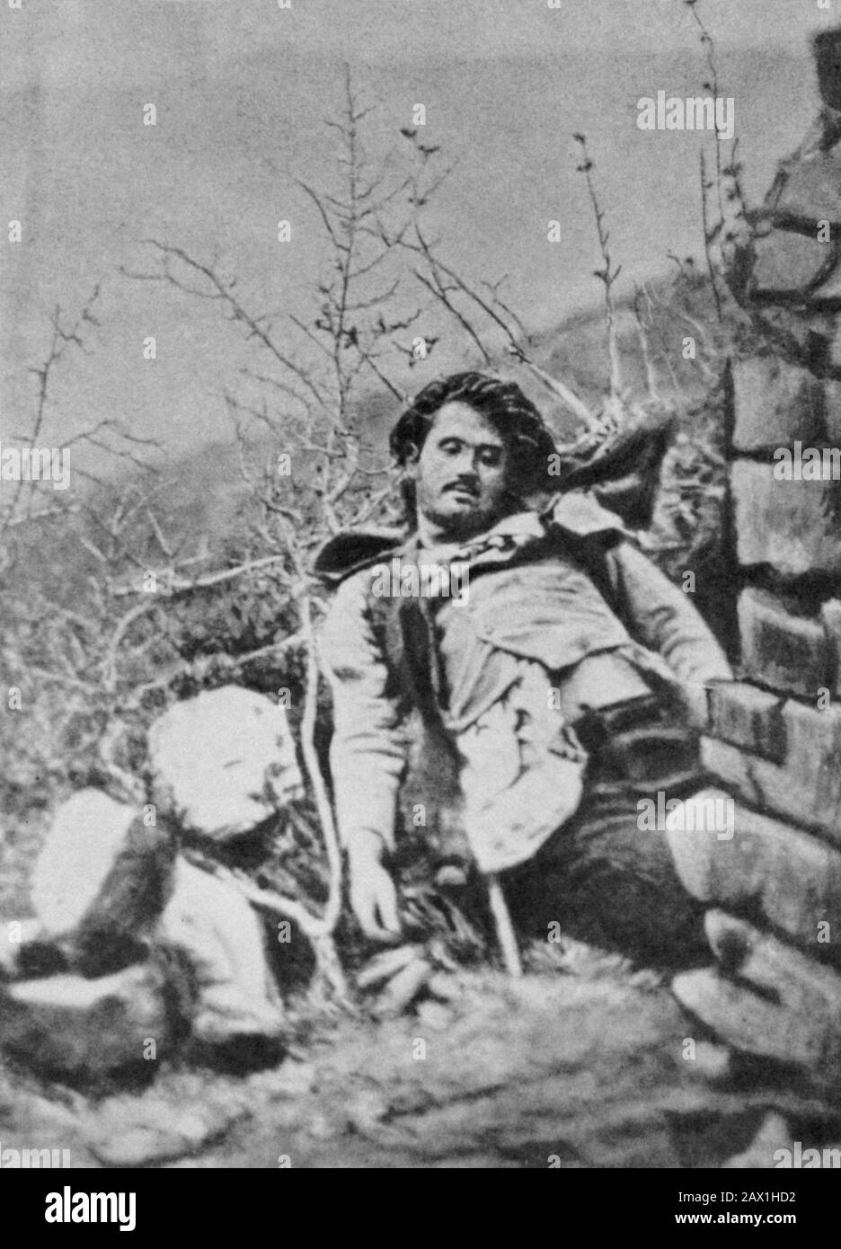 1864 , Frusci, Avigliano , Potenza , Basilicata , ITALY : The italian outlaw GIUSEPPE NICOLA SUMMA aka NINCO-NANCO , collaborator of outlaw CARMINE DONATELLO CROCCO , killed in a firefight with guards in Frusci , 13 march 1864 . - BANDITO - BANDITISMO - BRIGANTE -  OUTLAW - BRIGANTI - FUORILEGGE - BRIGANTAGGIO - rapinatori - rapinatore - assassino  - post mortem - morto - dead  ----  Archivio GBB Stock Photo